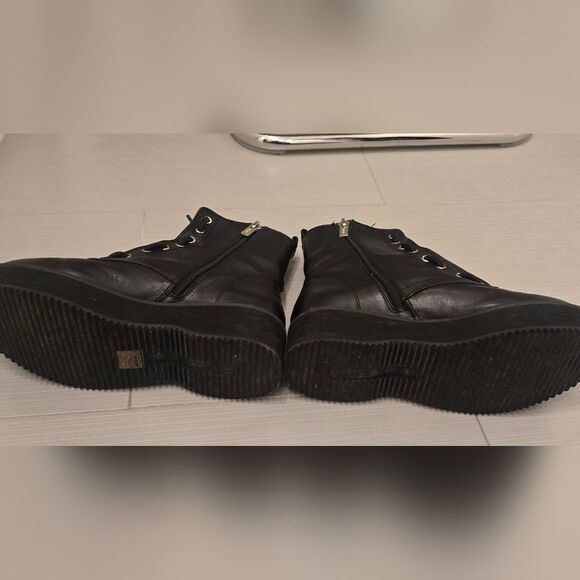 DKNY Black Leather Ankle Boots, 7, NWOT. - Picture 2 of 3